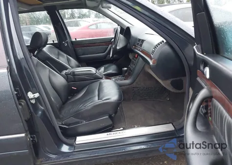 1998 Mercedes-Benz S 420 z USA, uszkodzony, nr VIN WDBGA43G8WA403317